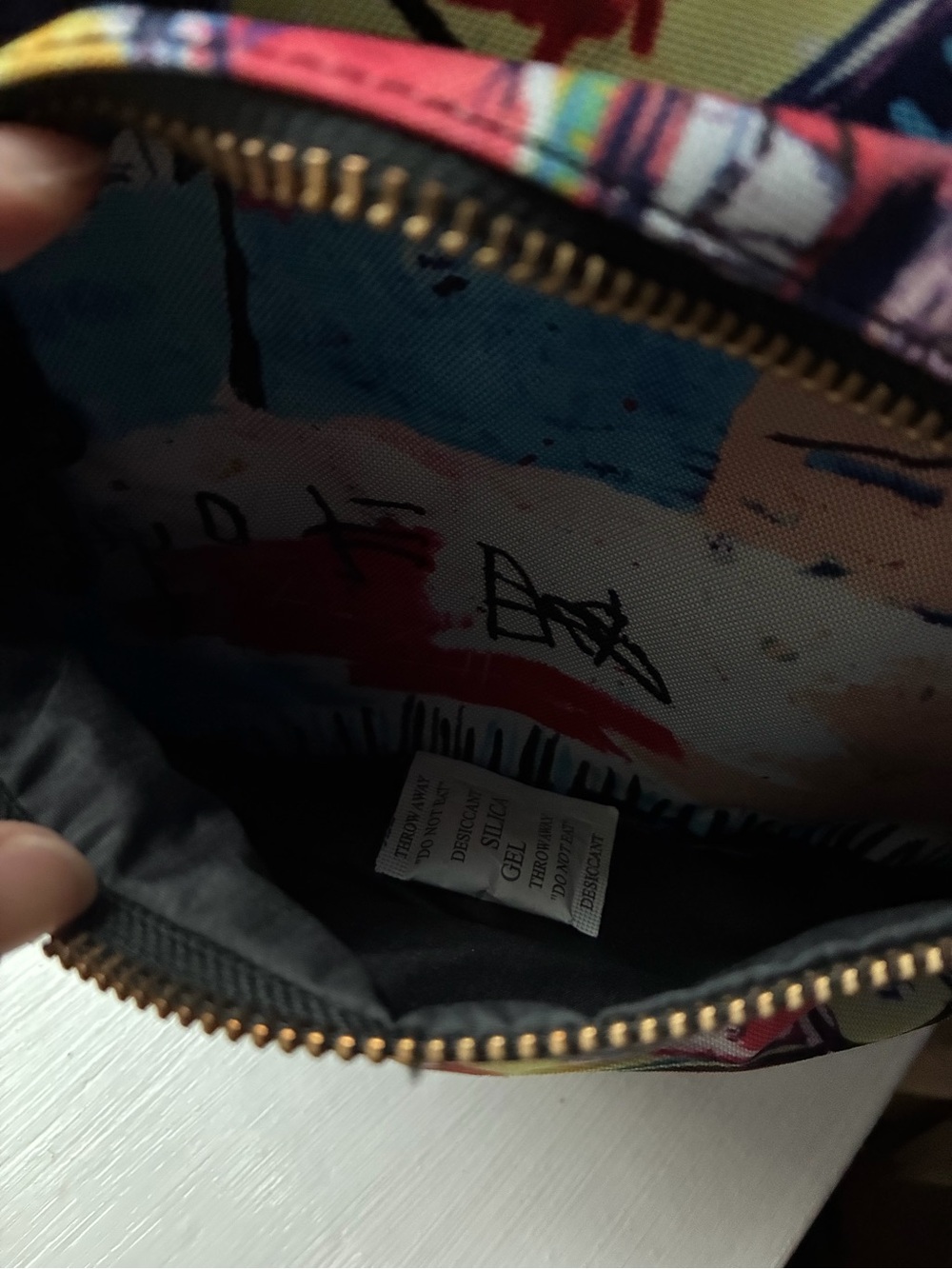 Herschel Supply Co. x Jean-Michel Basquiat Nova Mid-Volume Backpack, limited ed. - Picture 15 of 16